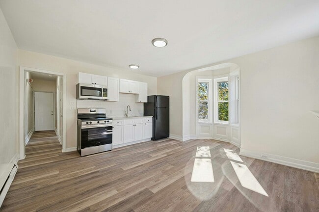 property at 109 W Queen Ln