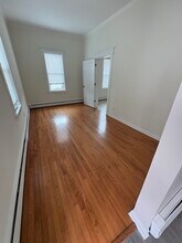 305 W Clay Ave, Unit 2 in Roselle Park, NJ - Foto de edificio - Building Photo