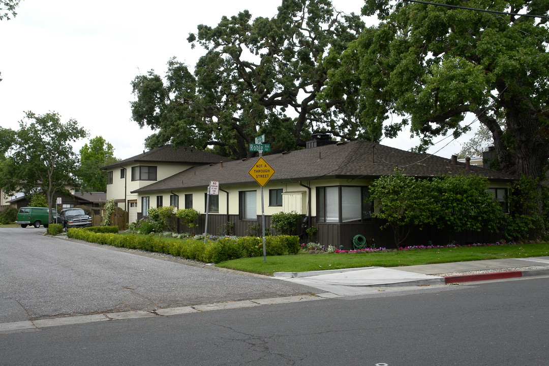 709-715 Roble Ave in Menlo Park, CA - Building Photo