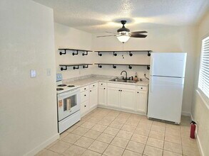 212 Simmons Ave in Jourdanton, TX - Building Photo - Building Photo