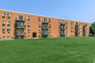 Meadowview Apartments in Philadelphia, PA - Building Photo - Building Photo