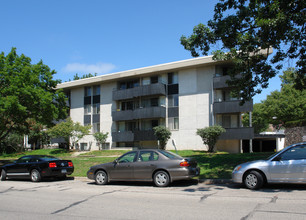 Park Terrace Apartments in Ann Arbor, MI - Building Photo - Building Photo