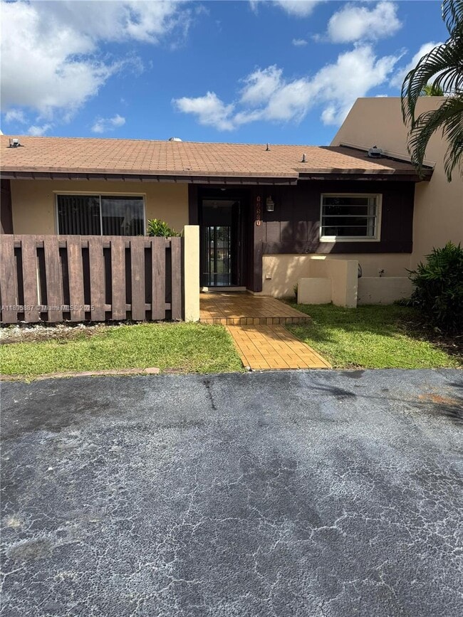 12507 SW 110th South Canal St Rd in Miami, FL - Building Photo - Building Photo