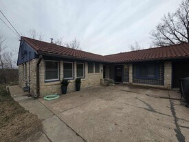 801 Willard Pl in Manhattan, KS - Building Photo