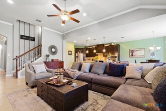 1019 Stone Crossing in New Braunfels, TX - Building Photo - Building Photo