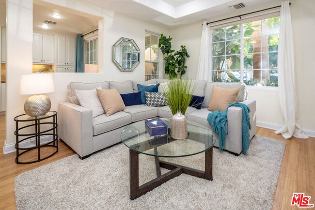 12975 Agustin Pl in Los Angeles, CA - Building Photo - Building Photo