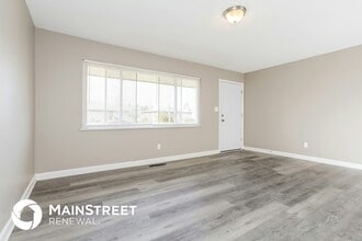 4352 Ashgrove Dr in Grove City, OH - Building Photo - Building Photo