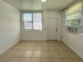 667 NE 86th St in Miami, FL - Building Photo - Building Photo