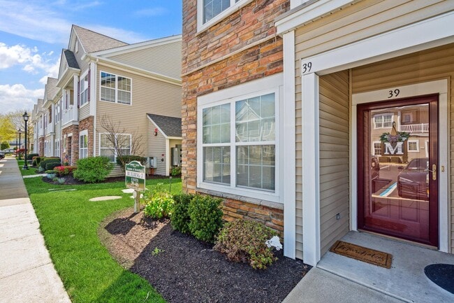 39 Southampton Dr in Massapequa, NY - Building Photo - Building Photo