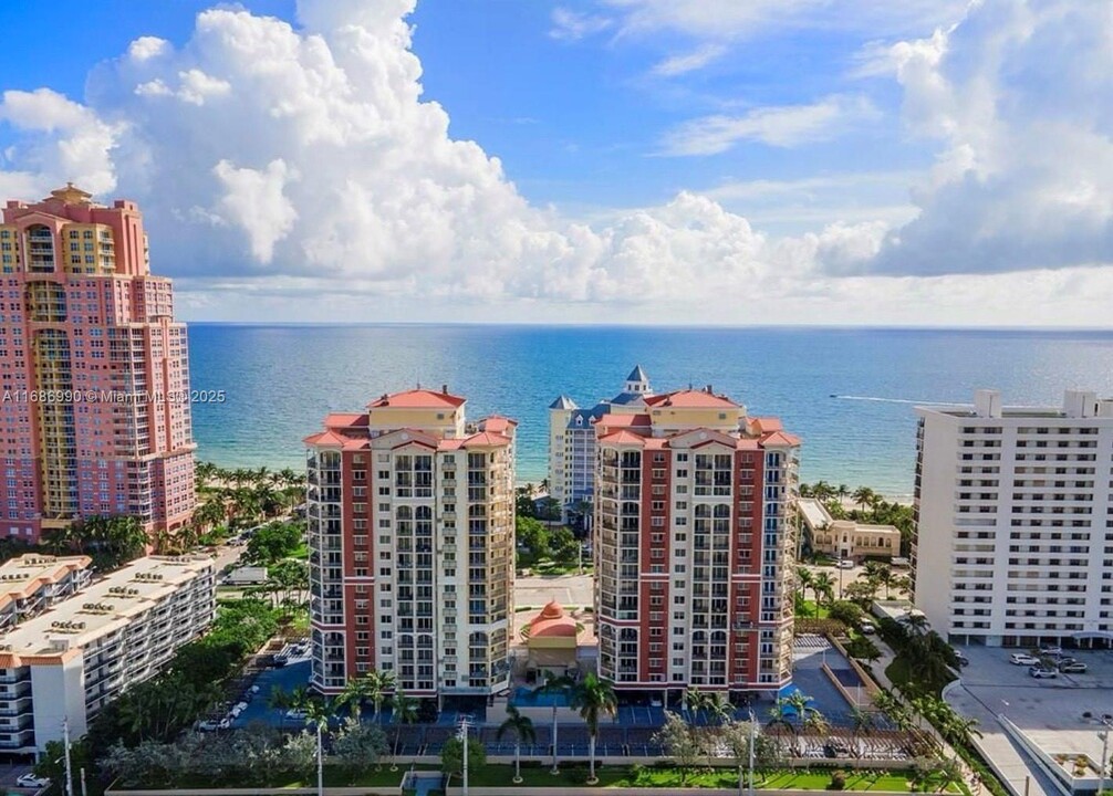 2001 N Ocean Blvd, Unit 403 in Fort Lauderdale, FL - Building Photo