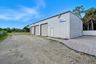 6070 Lancewood Way in Naples, FL - Building Photo - Building Photo