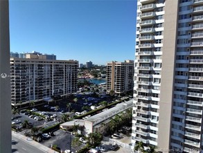 1980 S Ocean Dr-Unit -14P in Halndle Bch, FL - Foto de edificio - Building Photo