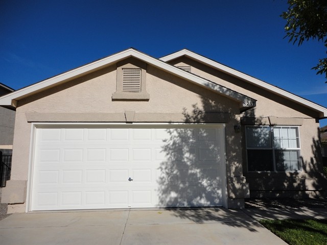 3237 Hunter Meadows Cir NE in Rio Rancho, NM - Building Photo