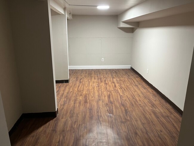 3617 Sharon Ave, Unit B in Greensboro, NC - Foto de edificio - Building Photo