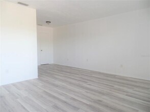 1240 70th St N-Unit -9 in St. Petersburg, FL - Building Photo - Building Photo