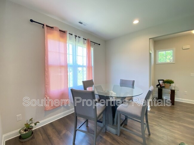 5499 Rosser Pittman Rd in Sanford, NC - Foto de edificio - Building Photo