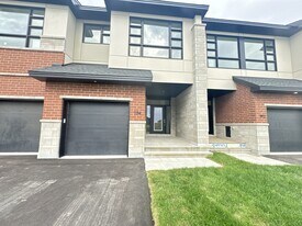 194 Bliss Cres in Ottawa, ON - Building Photo