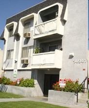 Villa Roscoe in Panorama City, CA - Building Photo - Building Photo