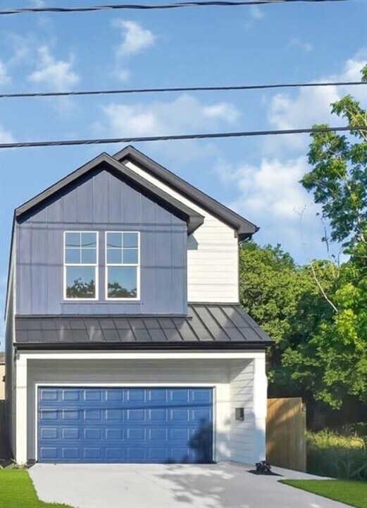 7825 Colonial Ln in Houston, TX - Building Photo