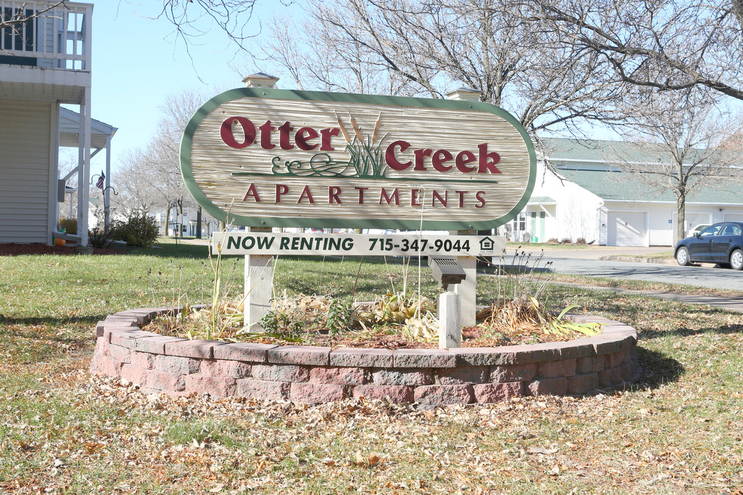 Otter Creek Apartments in Eau Claire, WI - Building Photo