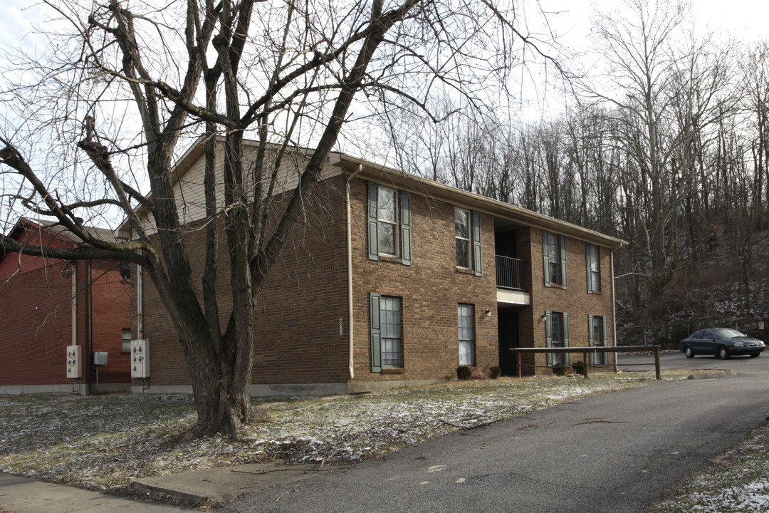 8511 Standing Oak Dr in Louisville, KY - Building Photo