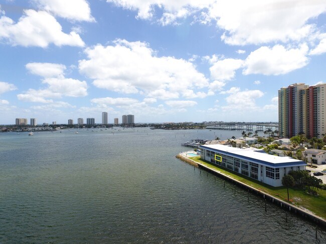 400 Wilma Cir in West Palm Beach, FL - Building Photo - Building Photo