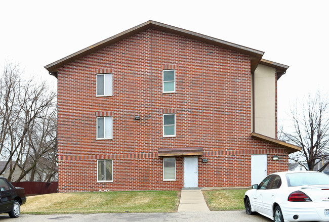 St. Paul Gardens Apartments in Racine, WI - Building Photo - Building Photo