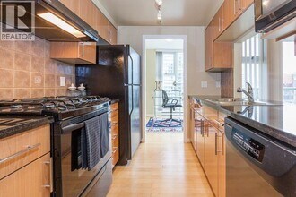 1077 Marinaside Crescent in Vancouver, BC - Building Photo - Building Photo