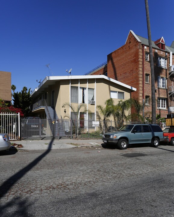 905 S Fedora St in Los Angeles, CA - Building Photo