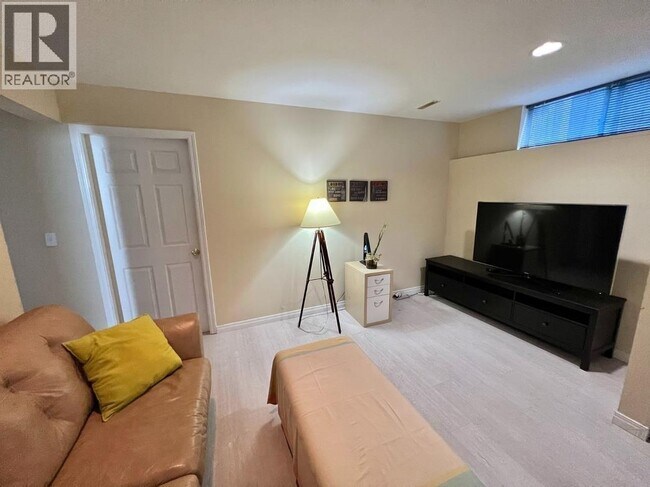 4864 WATLING St in Burnaby, BC - Building Photo - Building Photo