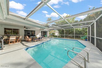 12150 McGregor Blvd in Ft. Myers, FL - Building Photo - Building Photo