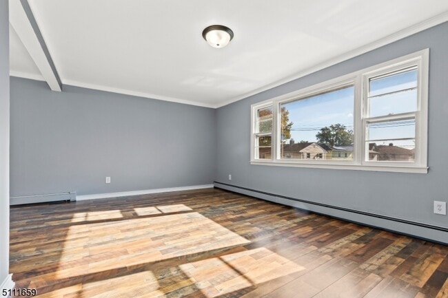 557 E Elm St in Linden, NJ - Building Photo - Building Photo