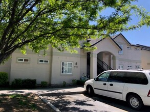 10041 W Garverdale Ln in Boise, ID - Building Photo - Building Photo