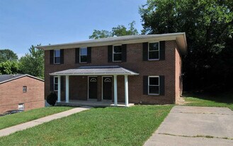 32 Kyles Ln in Fort Thomas, KY - Building Photo