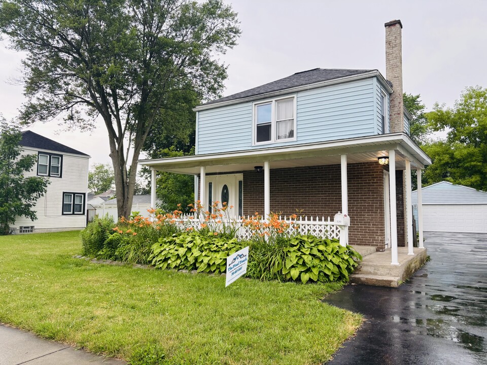 520 76th St in Niagara Falls, NY - Building Photo