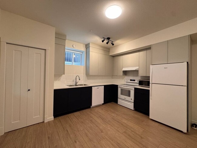 11052 Lockwood St in Maple Ridge, BC - Building Photo - Building Photo