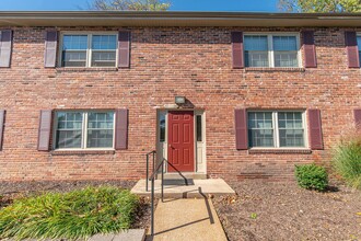 Brentwood Place in St. Louis, MO - Building Photo - Building Photo