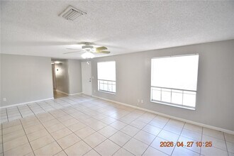 3667 Sugarcreek Dr in Tampa, FL - Building Photo - Building Photo