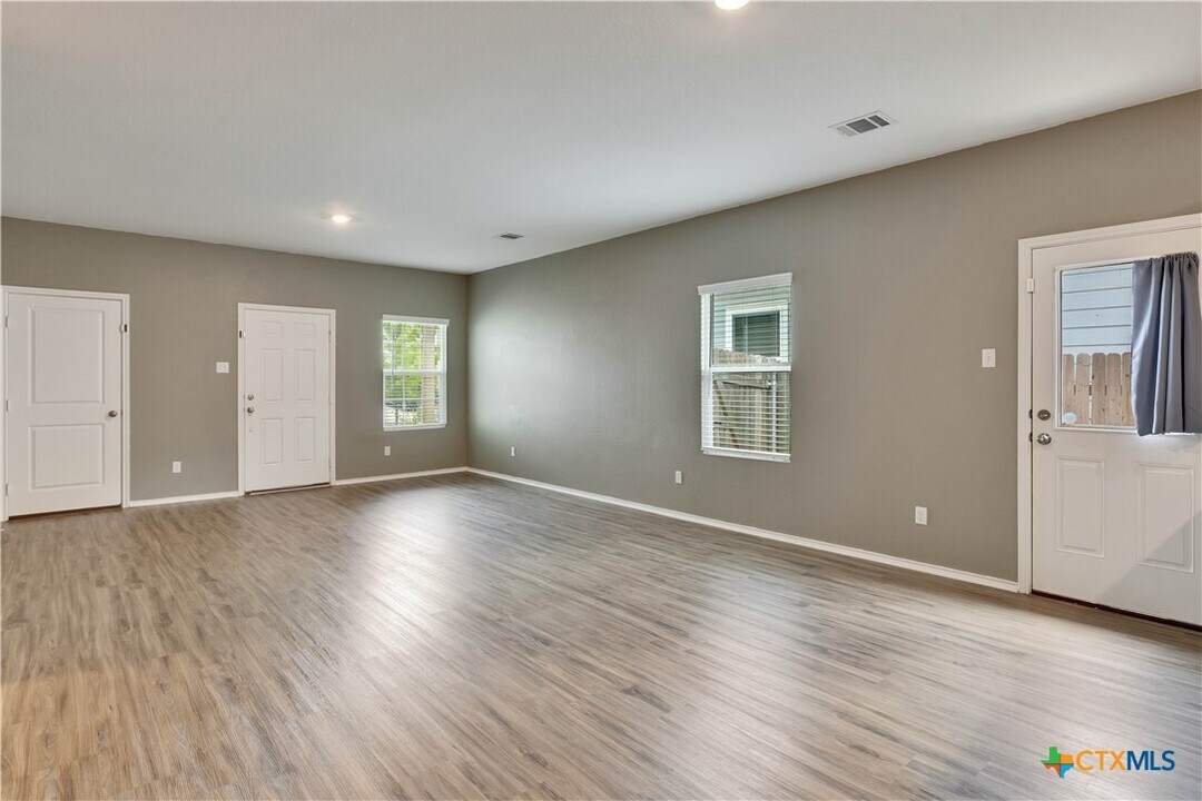 242 Soapstone Pass in Maxwell, TX - Building Photo