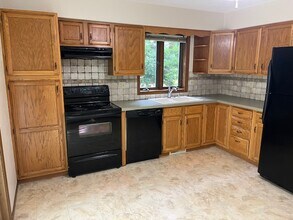 211 Brookwood Dr in Mount Horeb, WI - Building Photo - Building Photo
