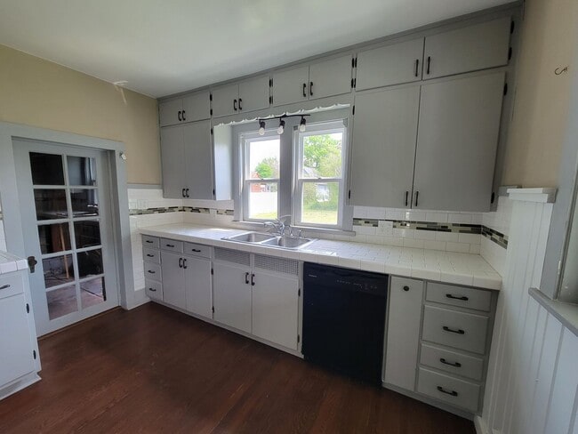 204 E Beech St in Three Oaks, MI - Building Photo - Building Photo