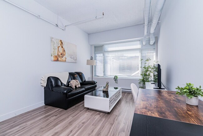 6547 Rue de Saint-Vallier in Montréal, QC - Building Photo - Building Photo