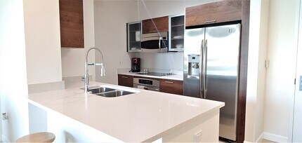 480 Hibiscus St, Unit 315 in West Palm Beach, FL - Foto de edificio - Building Photo