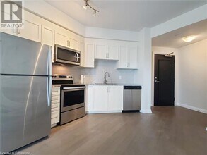 155 Caroline St S in Waterloo, ON - Building Photo - Building Photo