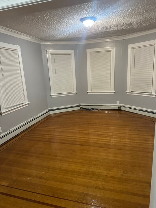 106 Taylor St in Providence, RI - Building Photo