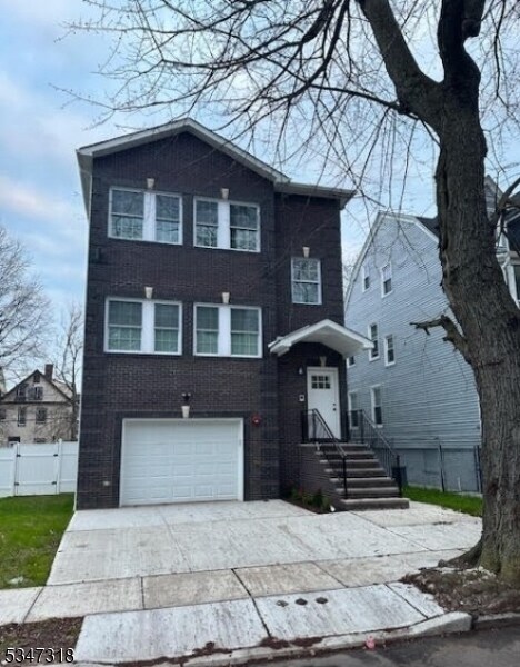 68 N 15th St in East Orange, NJ - Building Photo