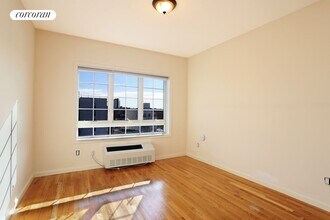 2717 Crescent St in Queens, NY - Building Photo - Building Photo