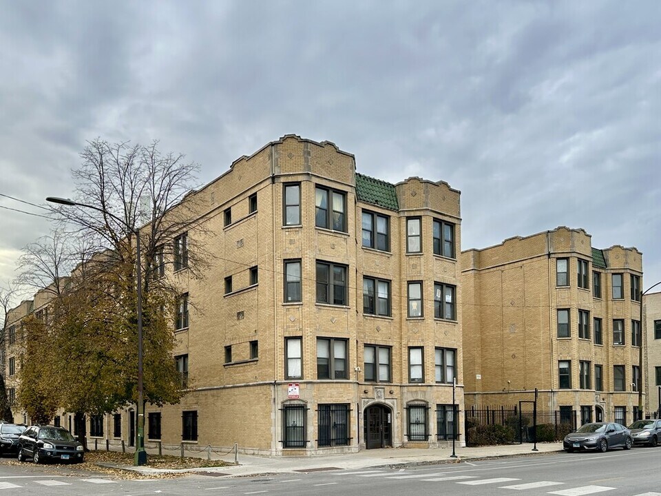 1542 N Kedzie Ave in Chicago, IL - Foto de edificio