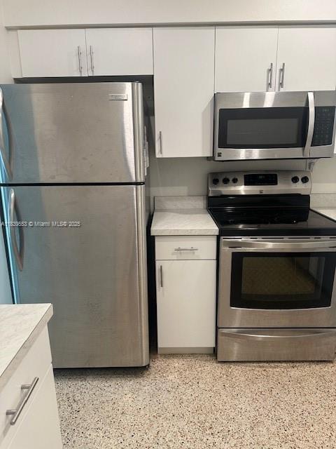 6880 SW 77th Ter in South Miami, FL - Building Photo