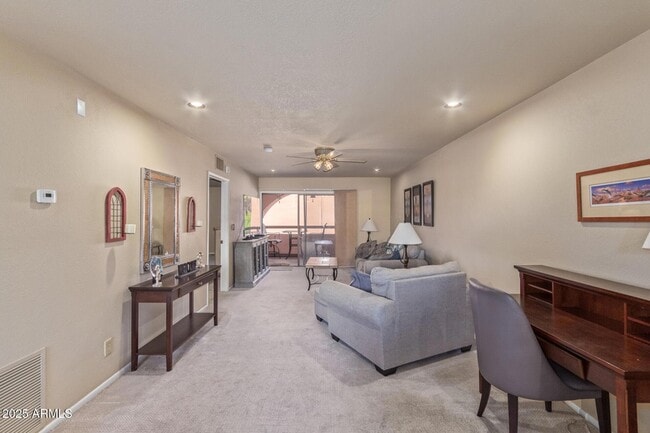 4303 E Cactus Rd, Unit 202 in Phoenix, AZ - Building Photo - Building Photo